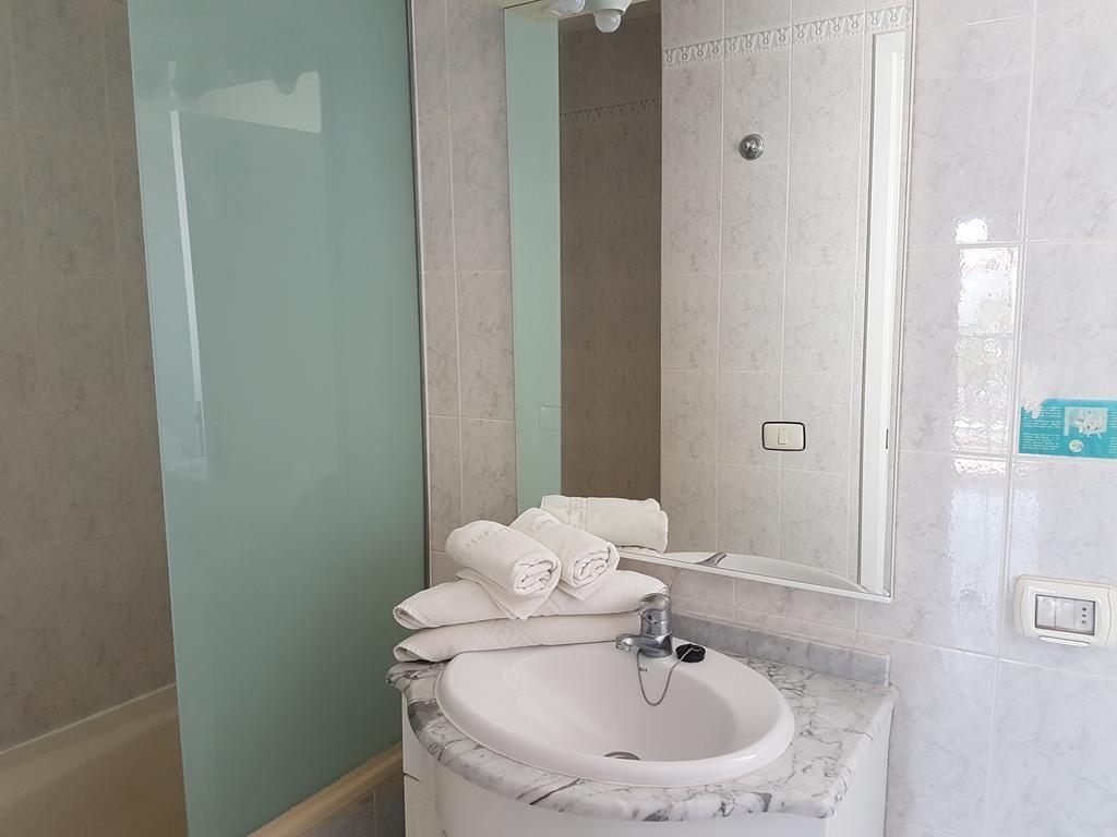 Apartamento Adelfas 2 *